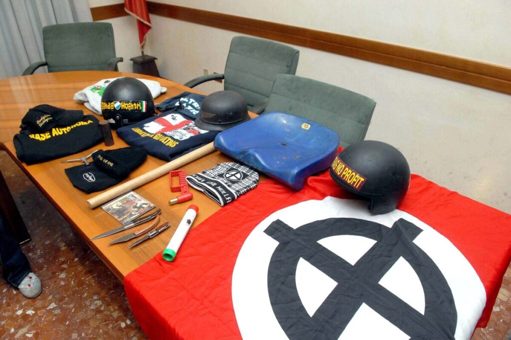 Milan, 19-year-old white supremacist arrested in Pavia for possession of weapons and Nazi symbols