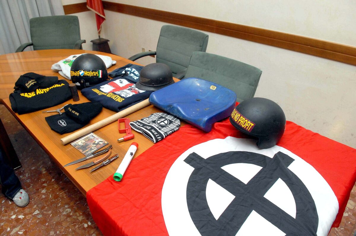 Milan, 19-year-old white supremacist arrested in Pavia for possession of weapons and Nazi symbols Milan, 19-year-old white supremacist arrested in Pavia for possession of weapons and Nazi symbols