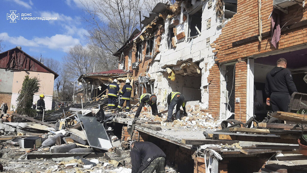 Ukraine: three dead and six injured in Russian air strikes on Kropyvnytskyi Ukraine: three dead and six injured in Russian air strikes on Kropyvnytskyi