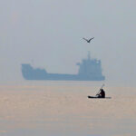 Iran, media: oil tanker on fire in the Strait of Hormuz after breaching the transit ban