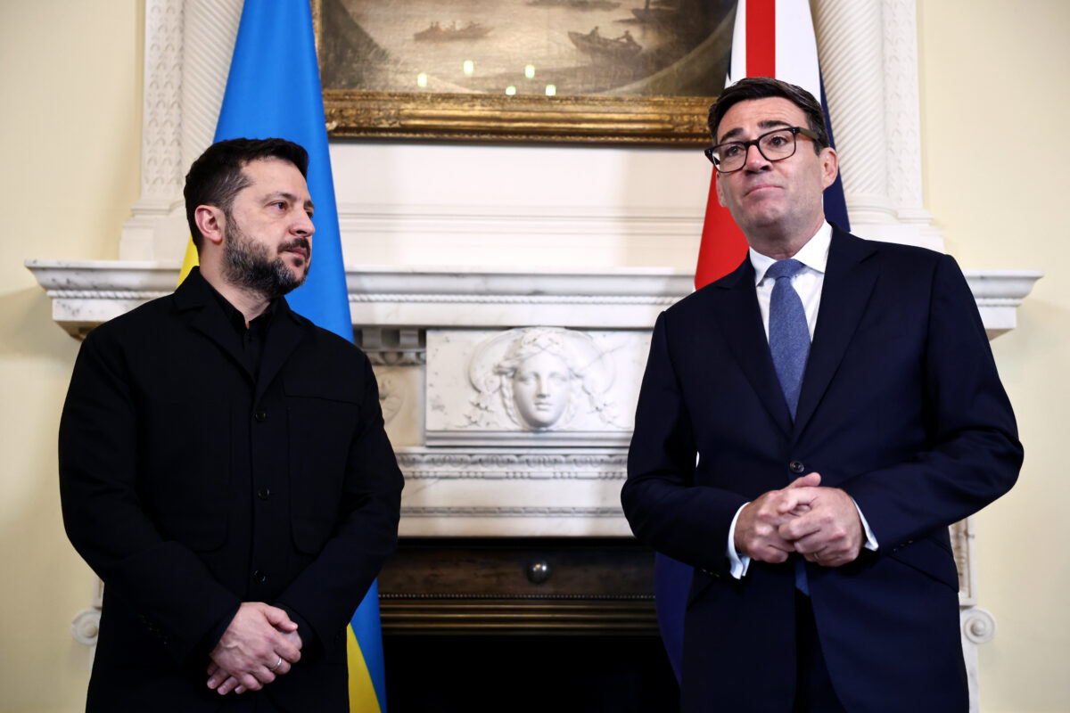 Ukraine: Zelensky tells the FT: ‘We will resume attacks on Russian refineries’
