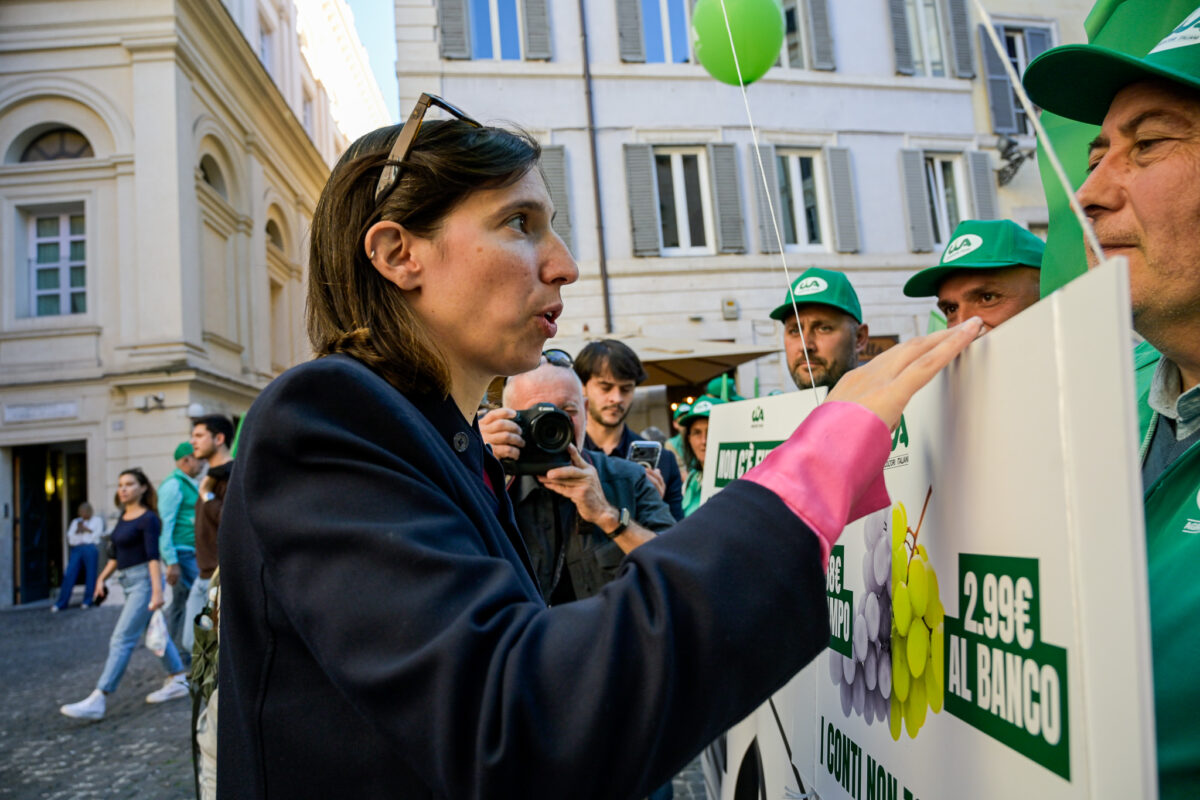 Fuel prices, Schlein: ‘The situation is unsustainable; the government should consider imposing a price cap’