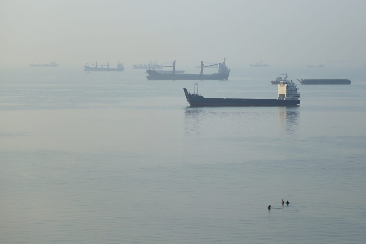 Iran, Pasdaran: ‘Oil tanker ablaze after striking a mine in the Strait of Hormuz’