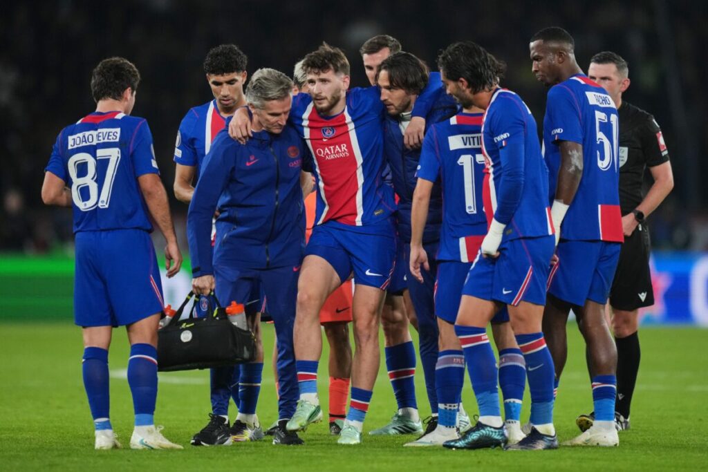 PSG: fears of a ligament tear for Kvaratskhelia
