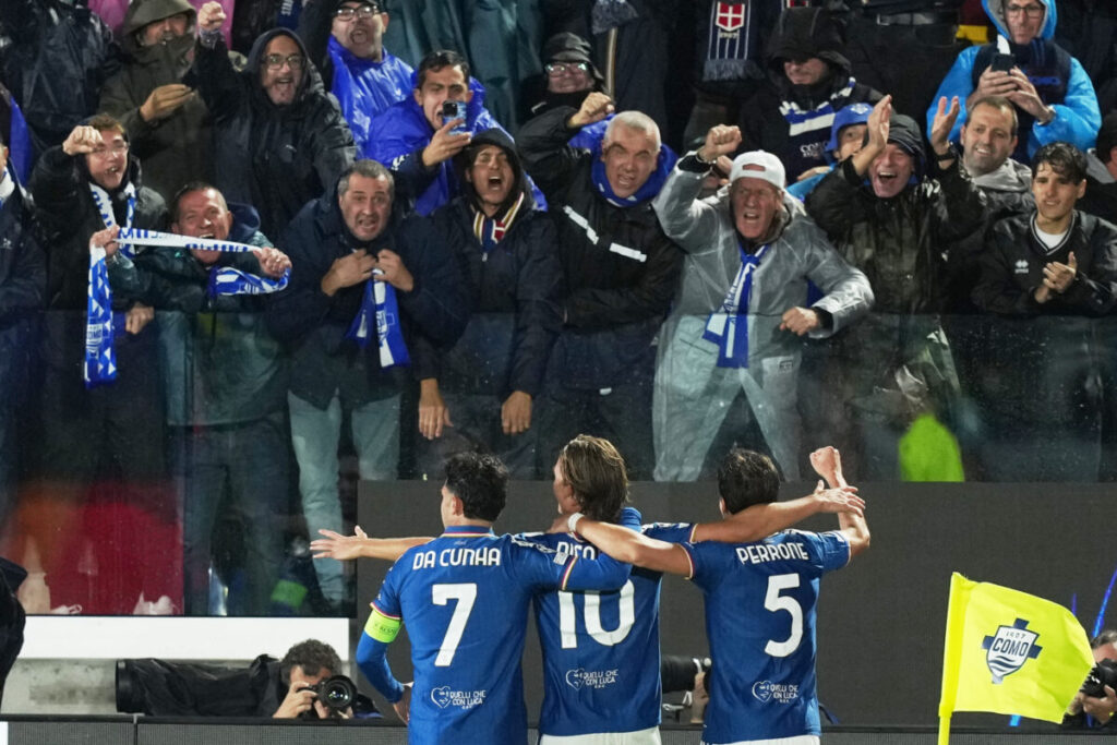 Champions League, Como v Manchester United 4–1: a brace from Paz