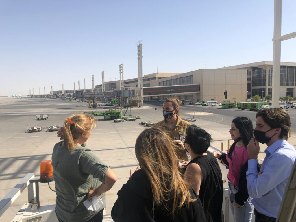 Saudi Arabia, attack on Dammam airport: one dead and eight injured