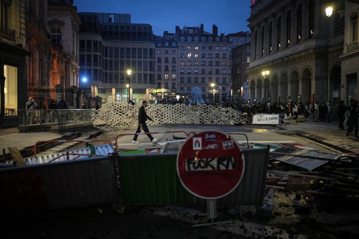 France: overnight curfew in some areas of Paris until Monday morning France: overnight curfew in some areas of Paris until Monday morning