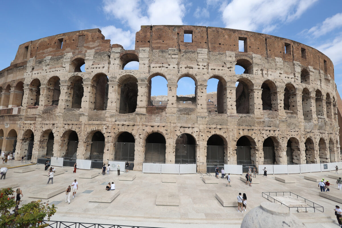 Protests, demonstrators enter the Colosseum in Rome, forcing their way through the entrances Protests, demonstrators enter the Colosseum in Rome, forcing their way through the entrances