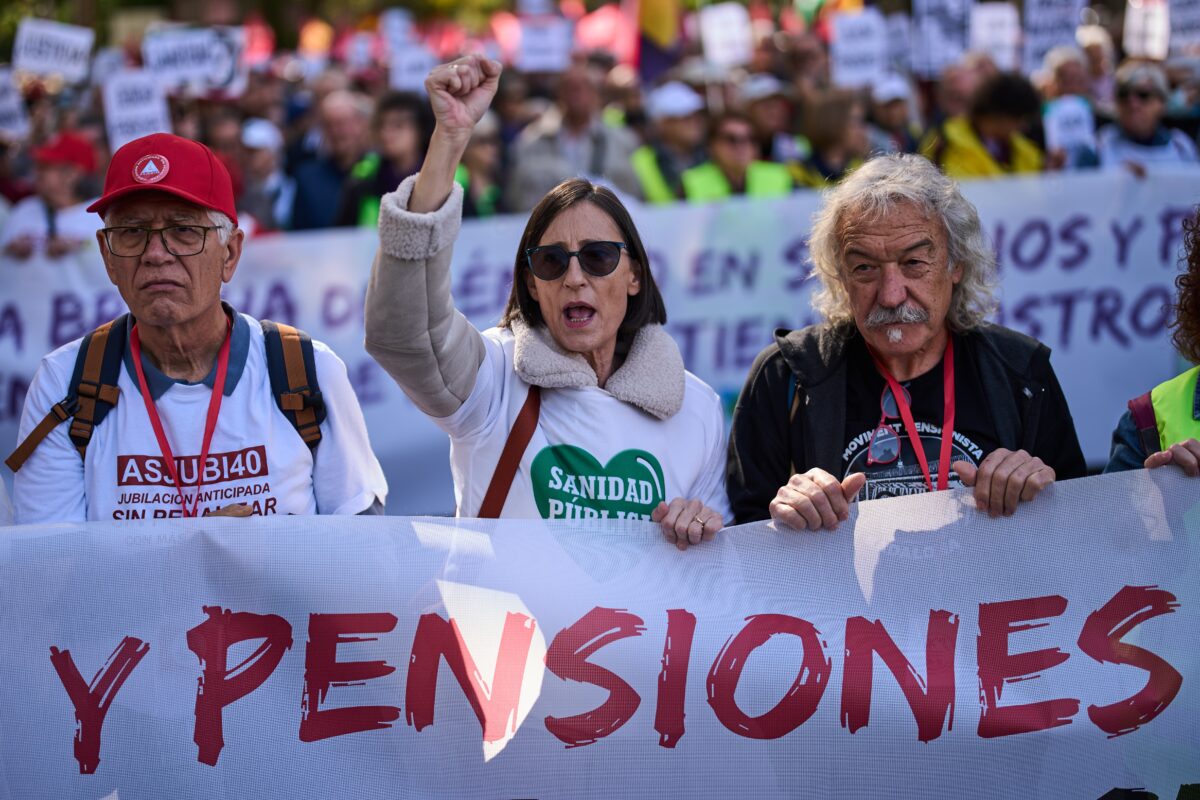 Spain: Thousands take to the streets in Madrid for ‘decent public pensions’ Spain: Thousands take to the streets in Madrid for ‘decent public pensions’