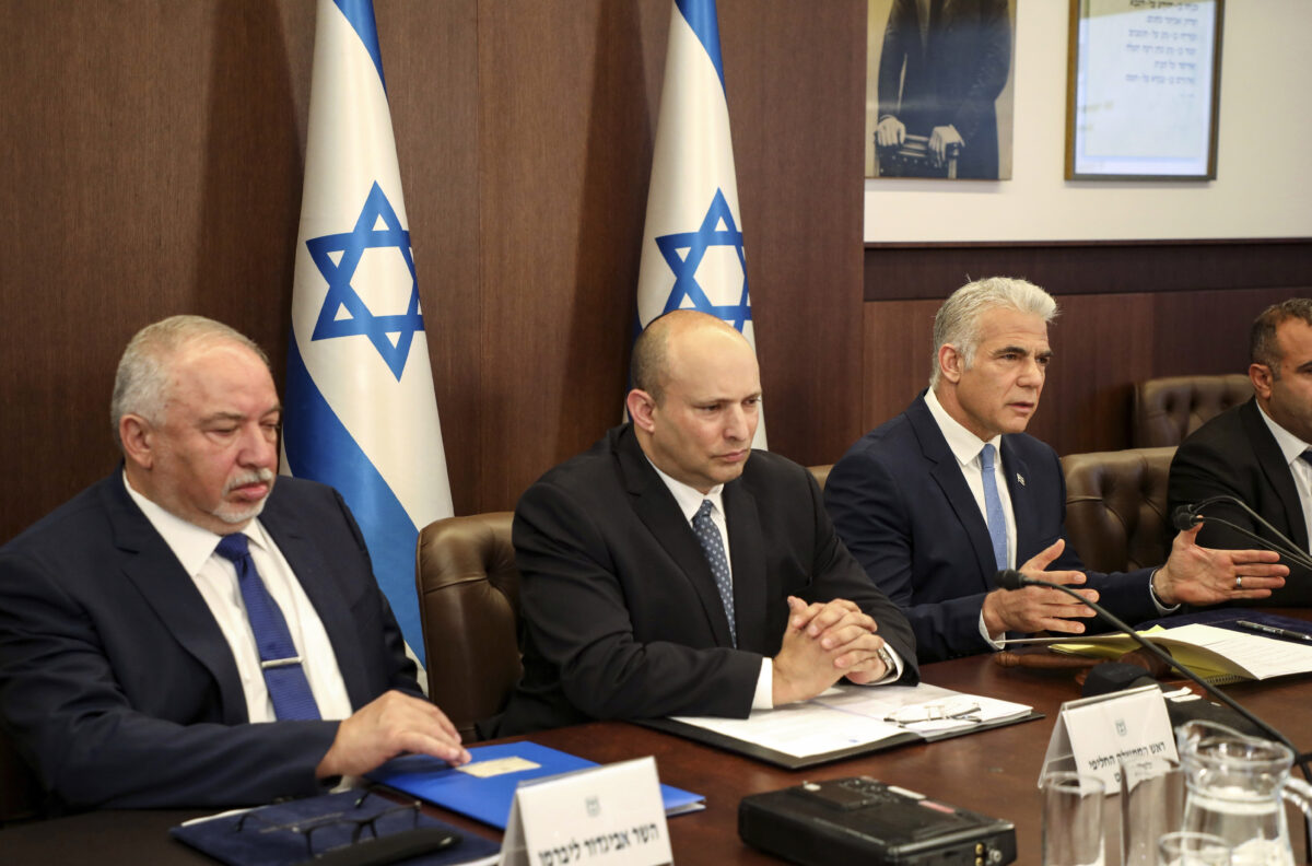 Israel: Liberman calls for criminal investigation into Netanyahu over “treason” Israel: Liberman calls for criminal investigation into Netanyahu over “treason”