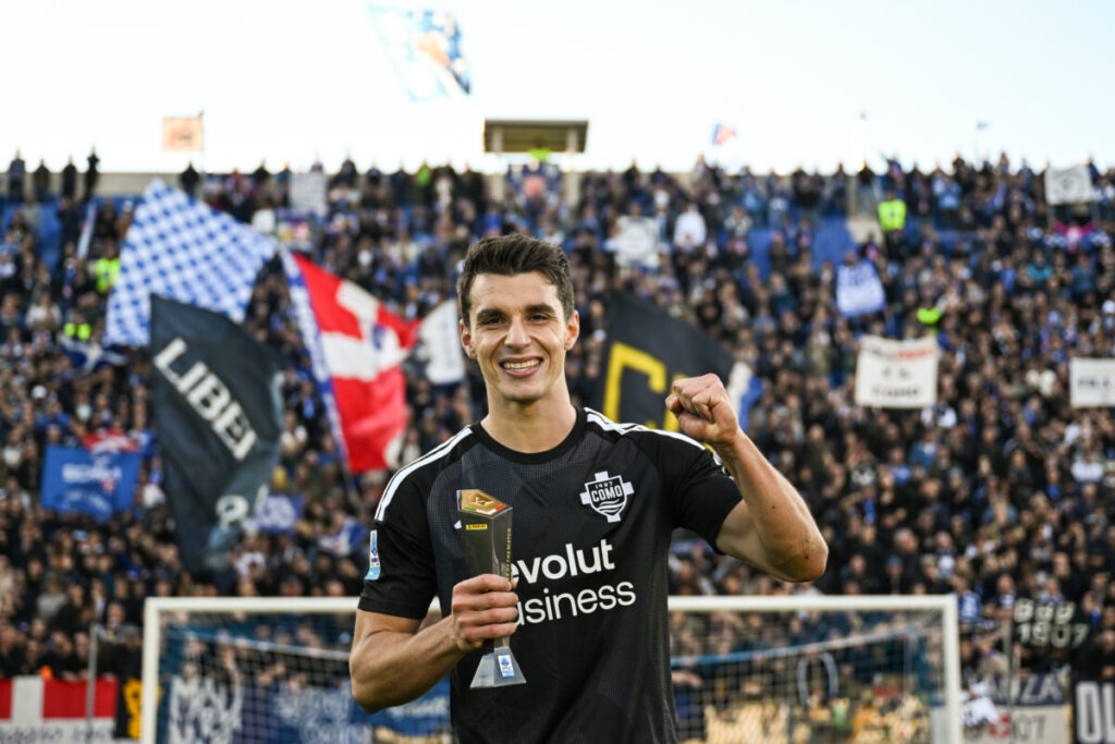 Football: Douvikas extends his contract with Como until 2031