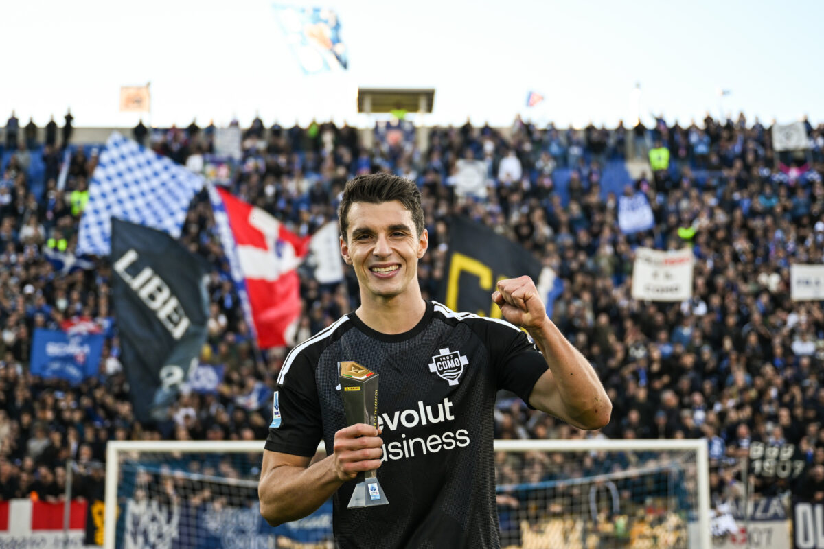 Football: Douvikas extends his contract with Como until 2031 Football: Douvikas extends his contract with Como until 2031