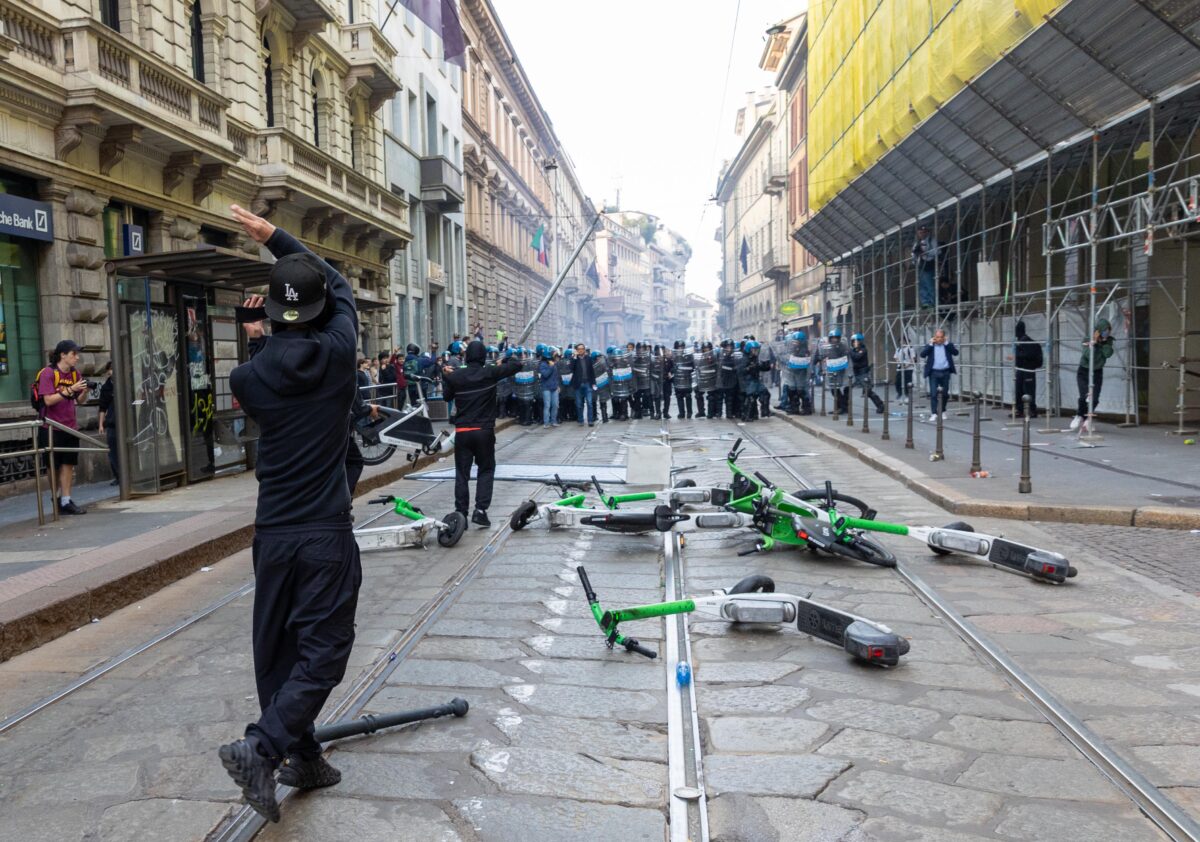 Protests: Data Protection Commissioner blocks images of 11-year-old during clashes in Milan