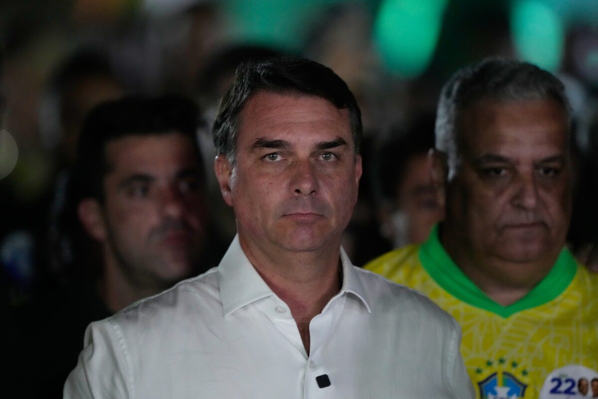 Brazil: CNN reports Flavio Bolsonaro has landed in Miami