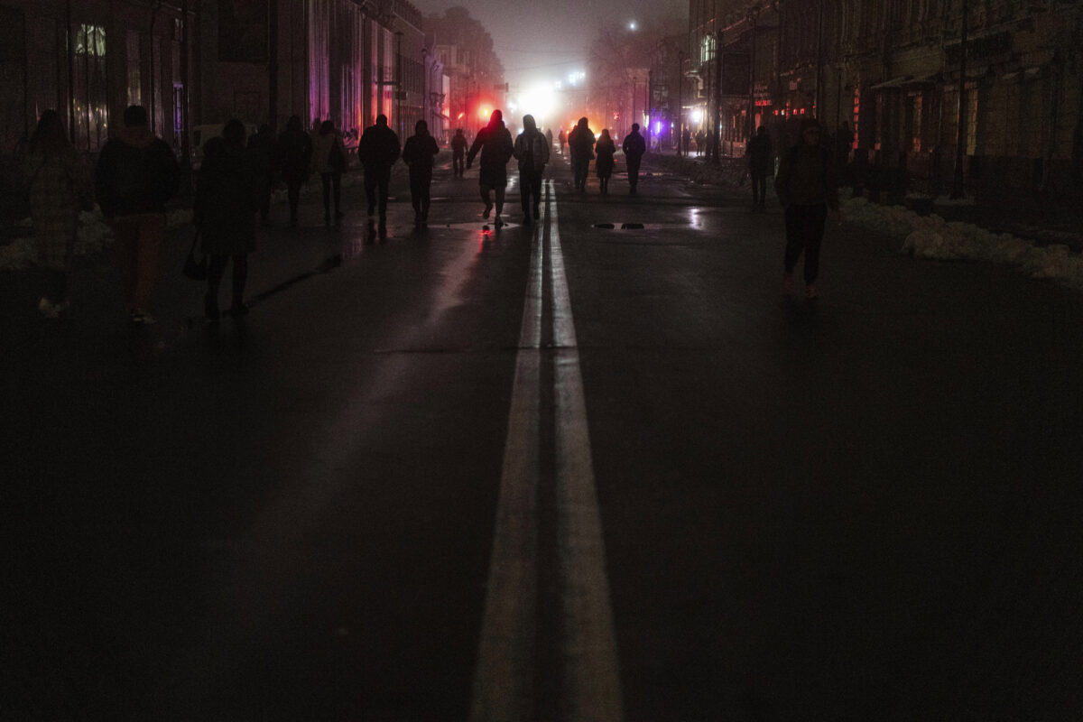Ukraine, Zelensky: ‘280,000 households without electricity following Russian raids’