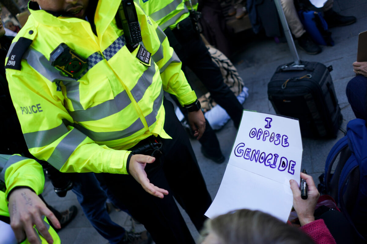United Kingdom: 48 Palestine Action activists arrested outside the US embassy